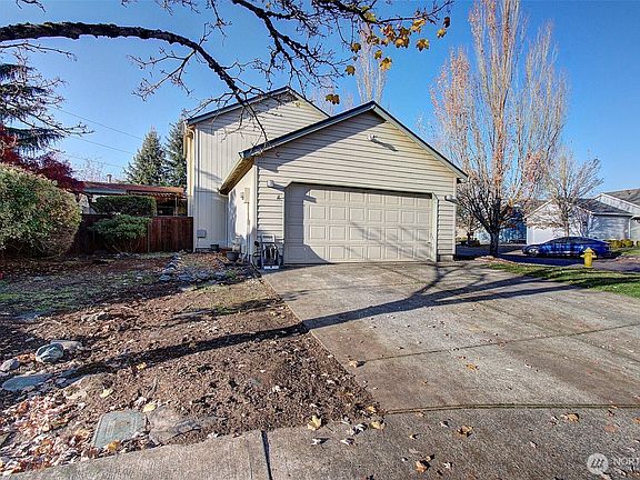 4th image of 1816 SE 176th Place