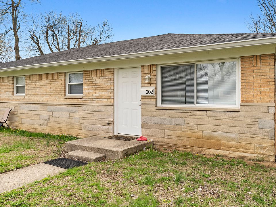 1st image of 202 S Kenmore Rd #202