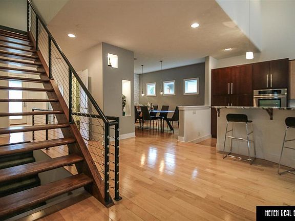 4th image of 18324 Leavenworth St