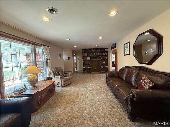 3rd image of 707 S Cottage Grove Ave