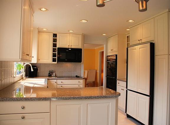 4th image of 26 Winterberry Cir