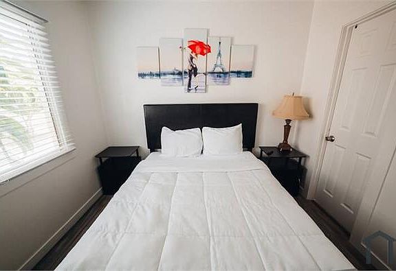3rd image of 2107 Raymond Ave #2117