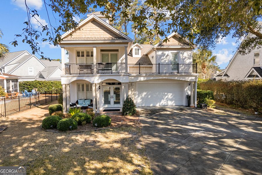 122 Country Club Dr