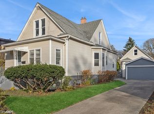 1583 Dewey Ave, Evanston, IL 60201