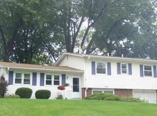 1440 14th St, Bettendorf, IA 52722