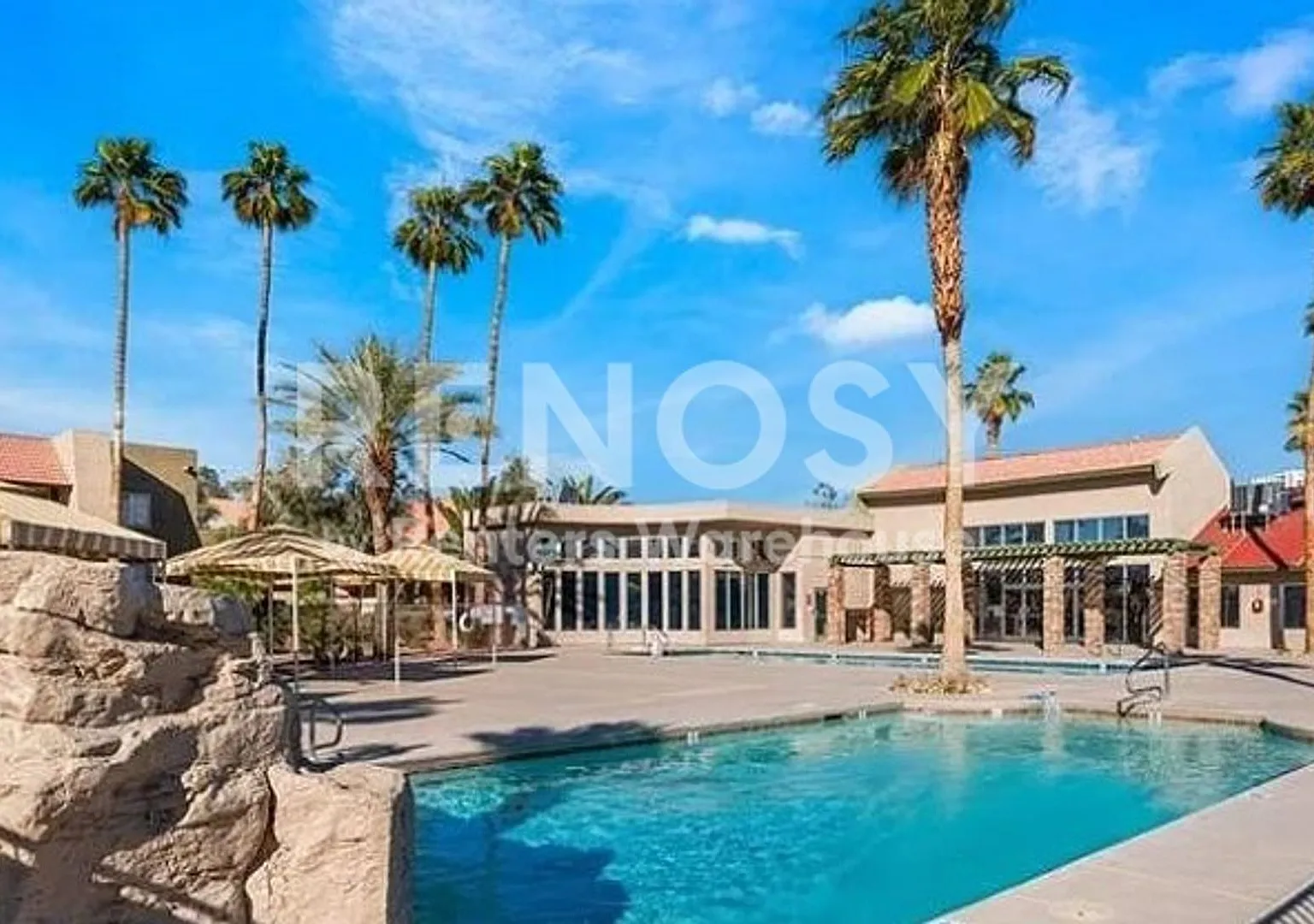 Avail Immediately: Beautiful 2 Bedroom 1 Bathroom condo Freshly Painted, New Carpet — Photo 4