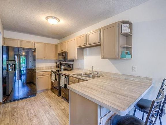 5th image of 3619 Avon Dr