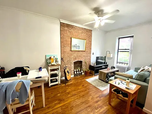 Rented by ESM Brokerage | media 10