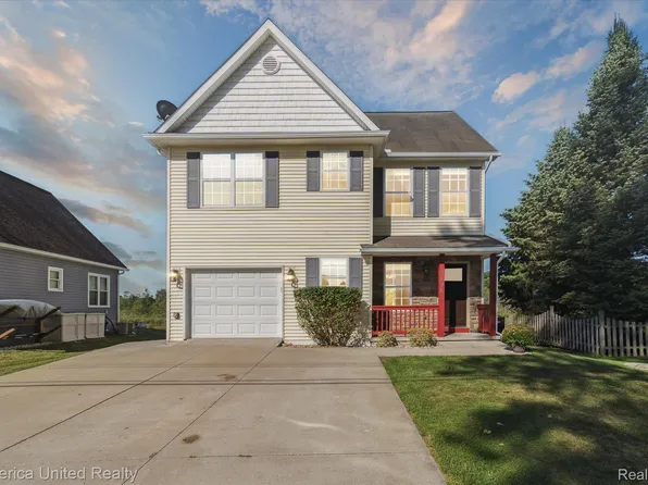 8474 Baudine Rd, Pinckney, MI 48169