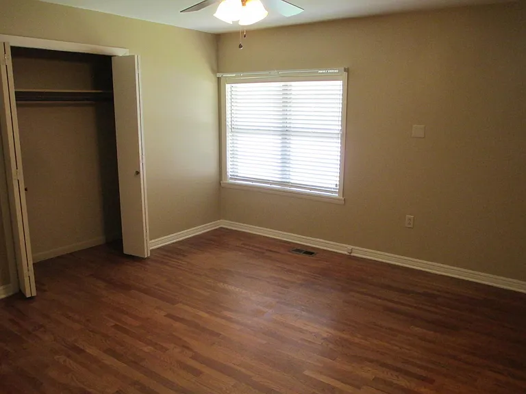 1828 Robins St — Photo 15