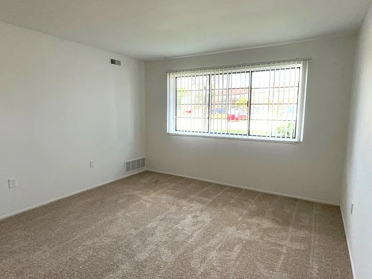 Charter Oaks Apartments — Photo 109