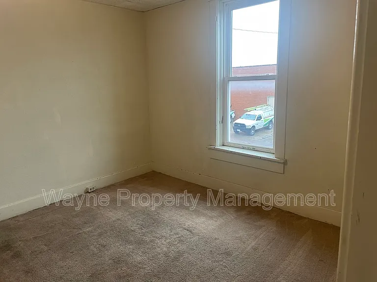 546 2nd St #1 — Photo 6