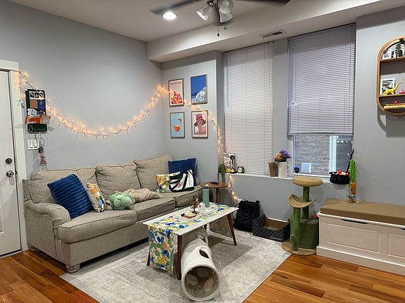 3rd image of 939 N Ashland Ave APT 1R