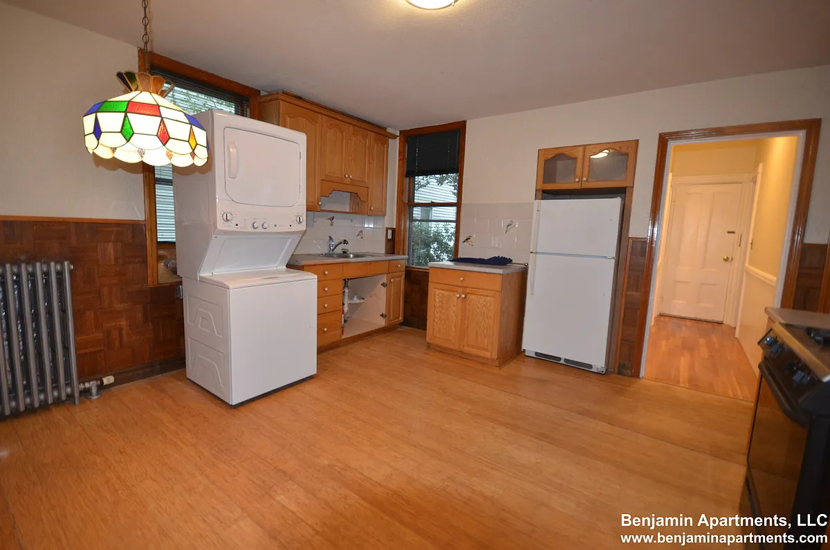 Eat-In Kitchen - 234 Cypress St #A
