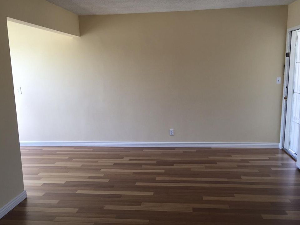 1st image of 5411 S Centinela Ave #11