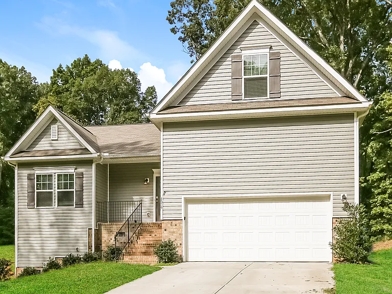 176 Nottingham Cir — Photo 2