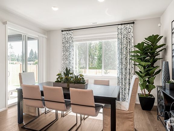 4th image of 19909 137th Avenue E #5