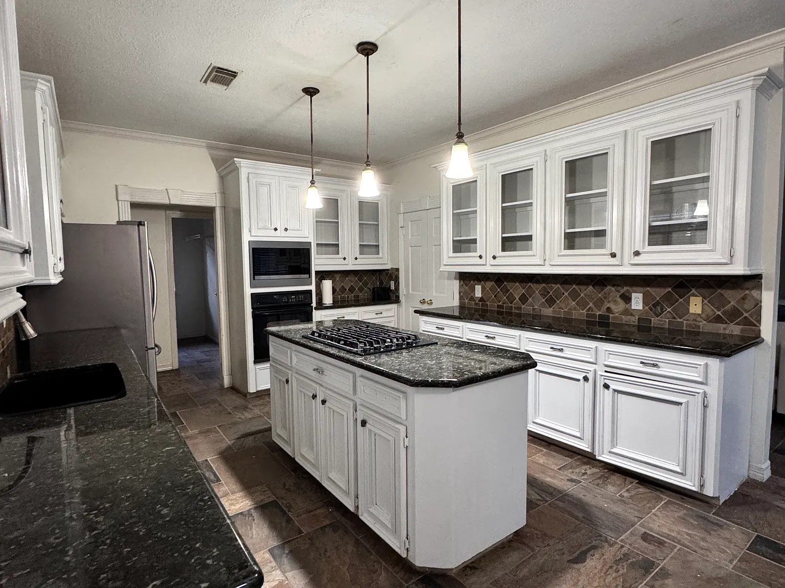 4 bed, 3.5 bath, 3166 sqft, $3,300 — Photo 4