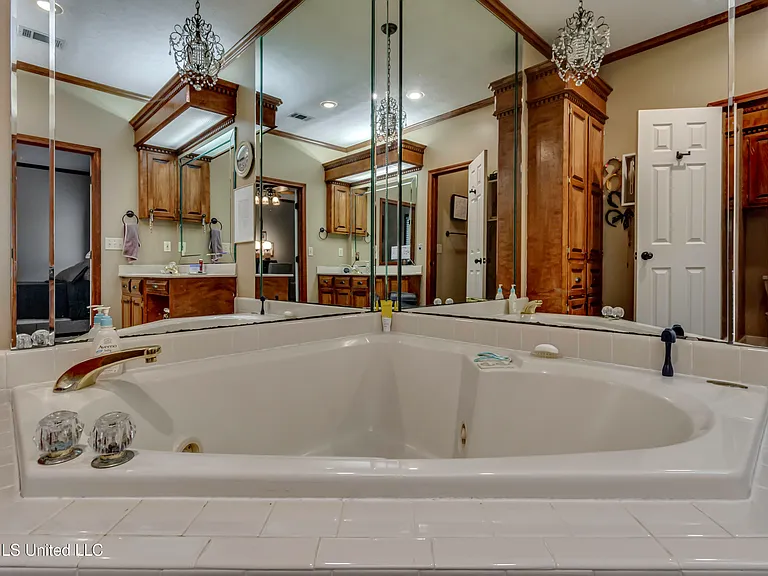 214 Ramblewood Dr — Photo 30