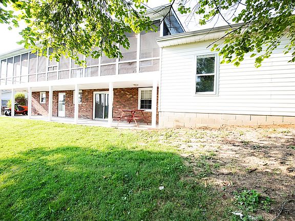3rd image of 129 Highland Dr