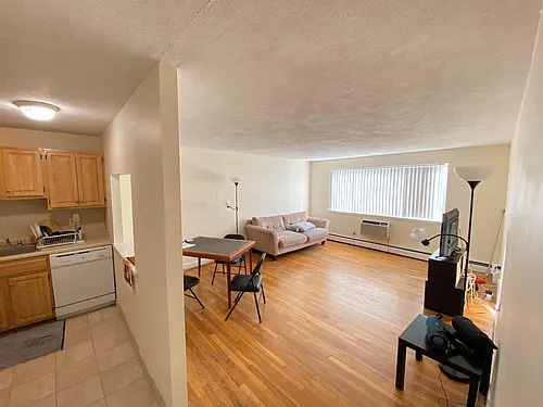 73 Gardner St Photo 1
