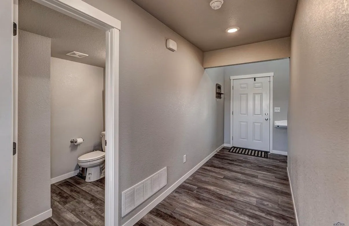 4 bed, 1894 sqft, $2,800 — Photo 4