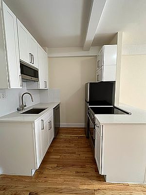 2nd image of 134 W 58th St APT 1506