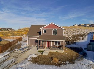 140 College Park Cir, Gillette, WY 82718