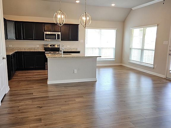 3rd image of 1910 Bayou Wood Ln