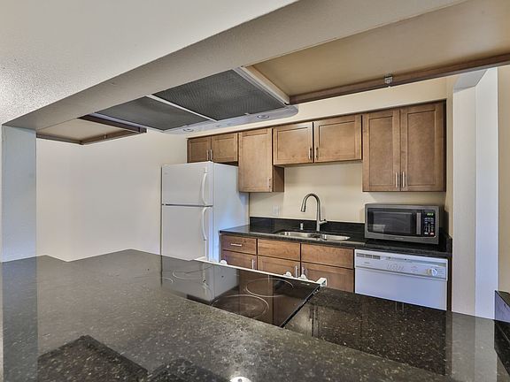 5th image of 105 N Kingsway Rd