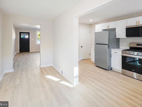 5th image of 832 Taylor Dr