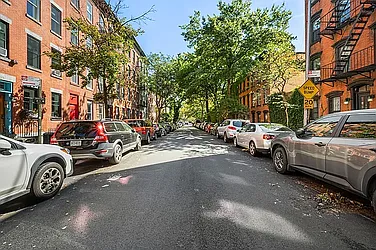 Rented by Ameralis Group Real Estate Inc