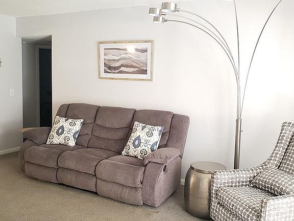 4th image of 23 Greenbriar Ct #23