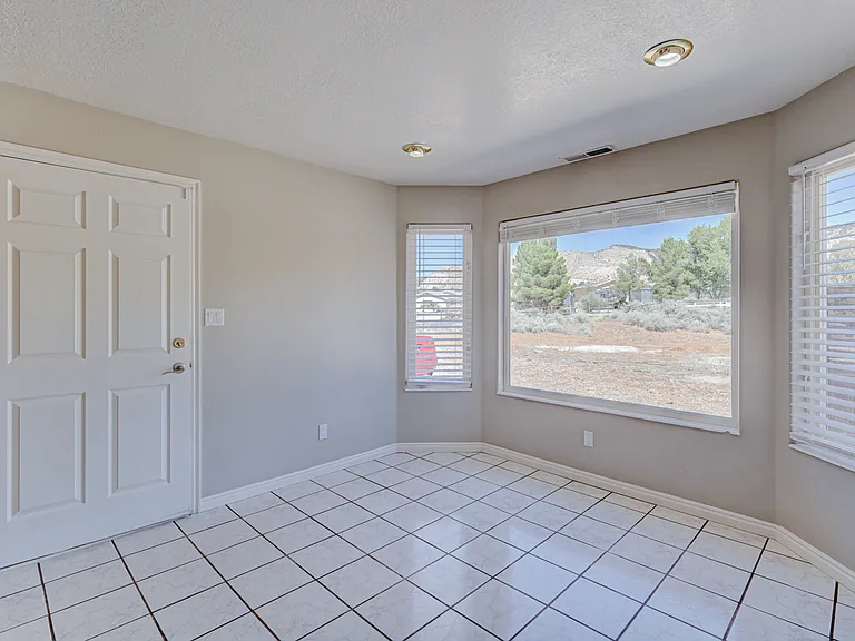 1545 W 5650 N — Photo 11