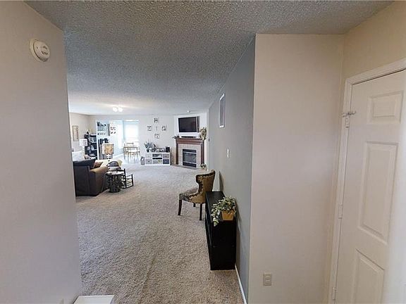 3rd image of 941 Runnymede Dr
