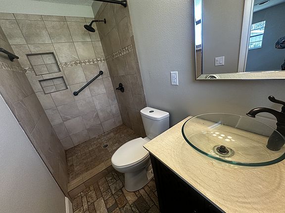 4th image of 3700 SE 34th Ct
