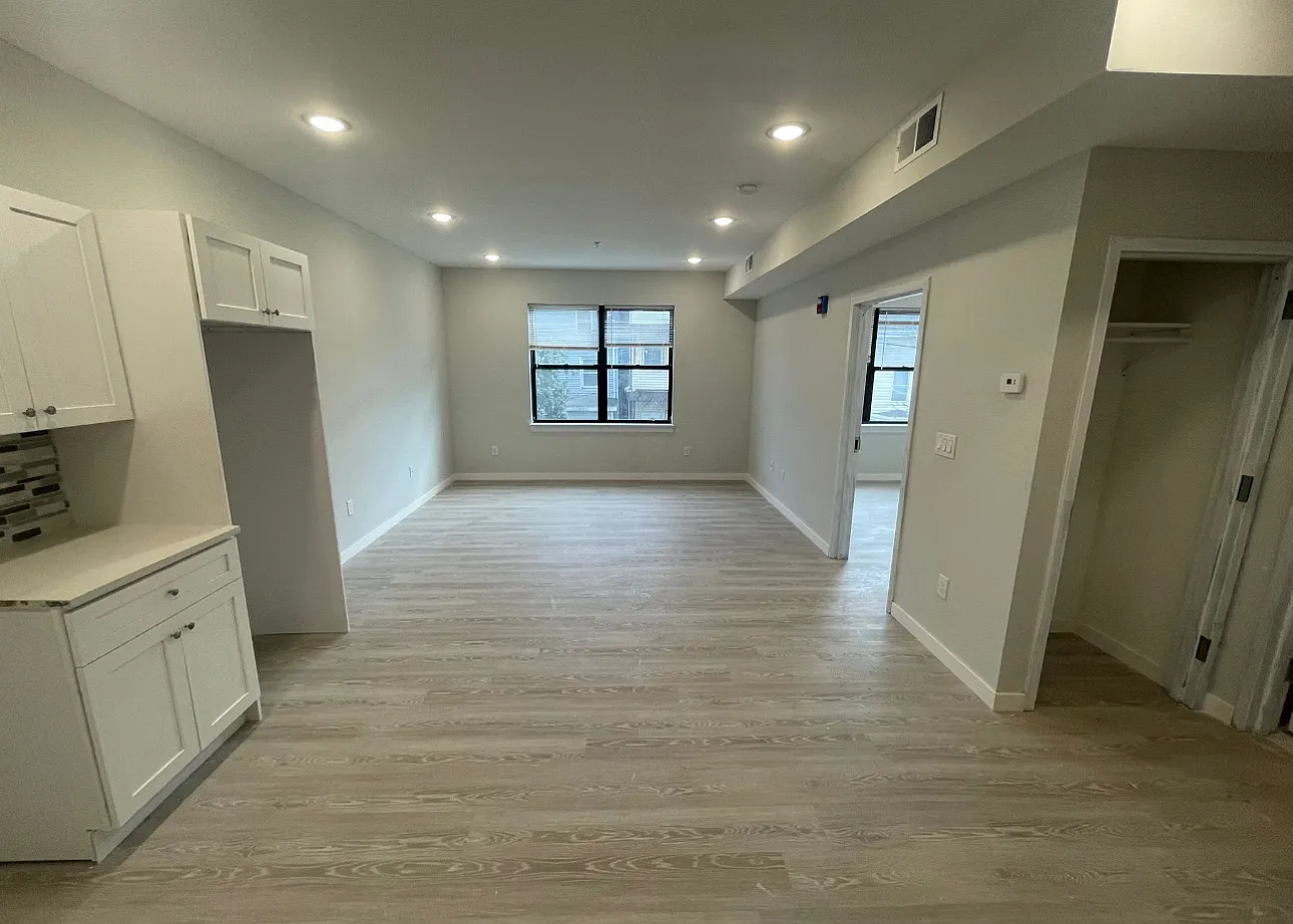 127 16th Ave — Photo 4