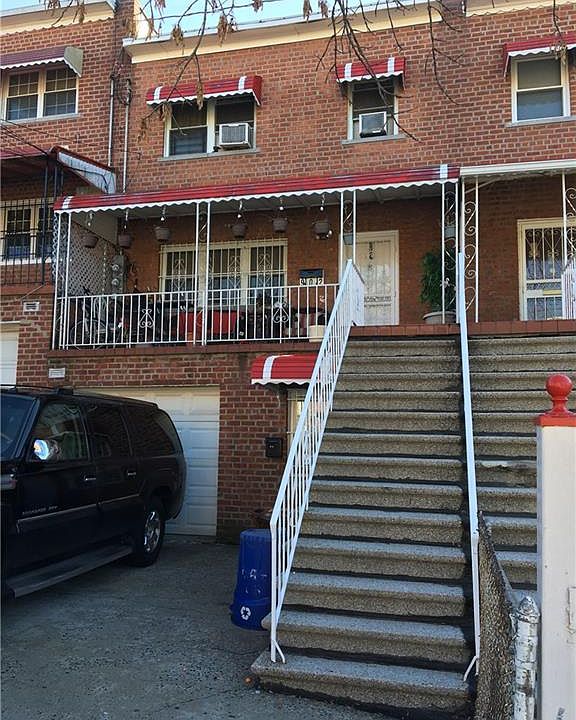 2nd image of 902 E 218th St