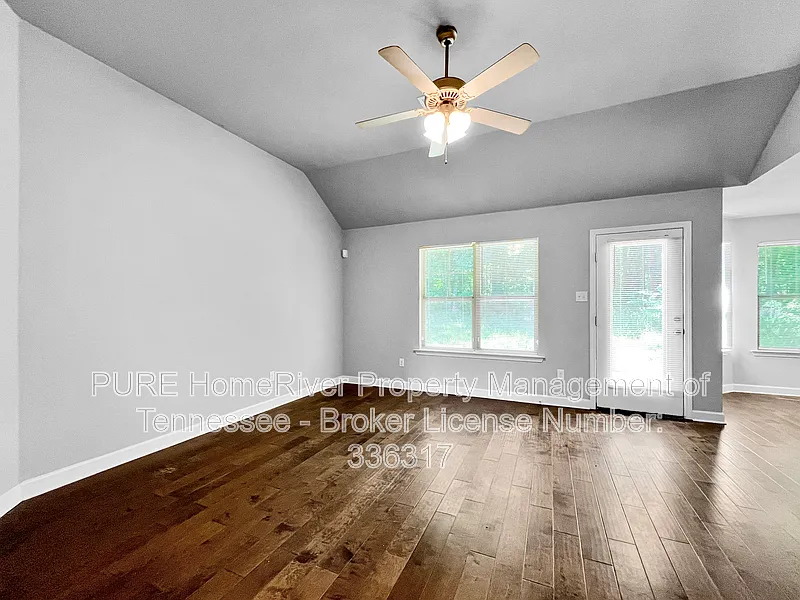 3 bed, 2.0 bath, 1290 sqft, $1,625 — Photo 4
