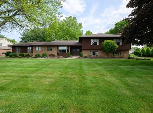 655 Austin Dr, Barberton, OH