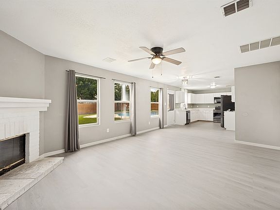 5th image of 920 Kendall Dr