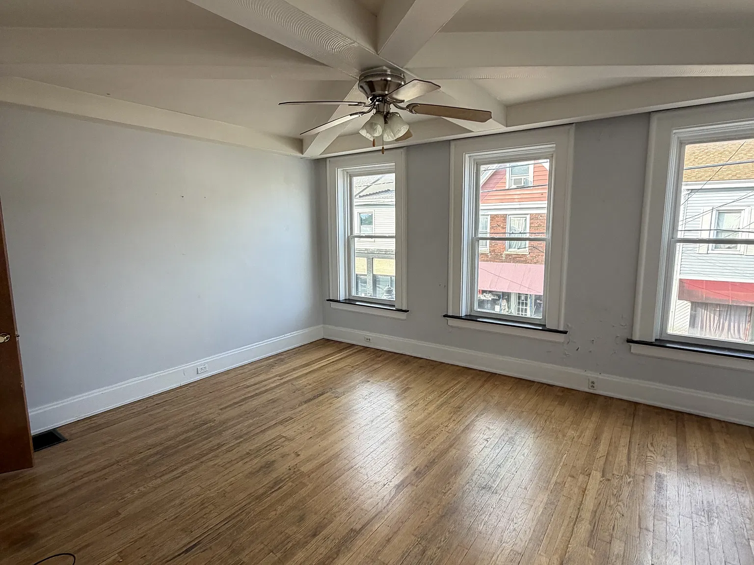 119 W Benson St — Photo 4