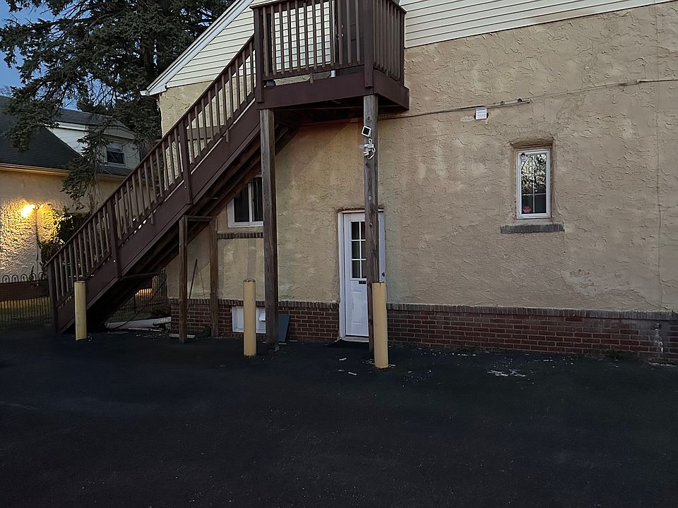 Building Photo 4