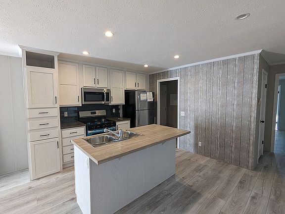 3rd image of 25 Colony Dr