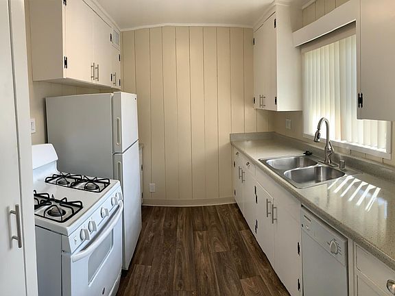 4th image of 123 N El Camino Real #25