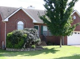 132 Oak Leaf Dr, Hendersonville, TN 37075
