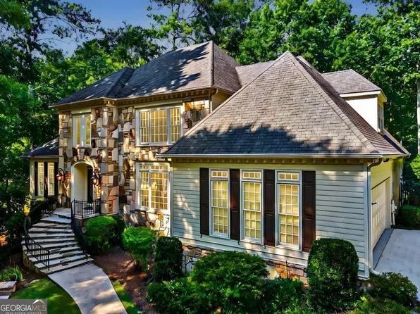 1570 Misty Oaks Dr, Sandy Springs, GA 30350