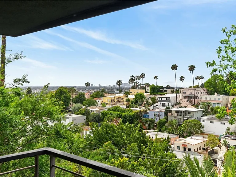 901 Micheltorena St — Photo 33