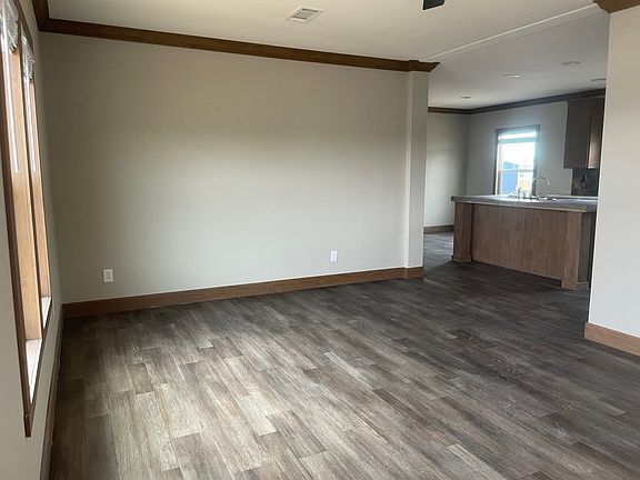 2nd image of 129 Pineland Ave #Wdetfo
