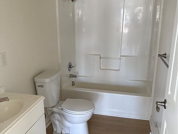 4th image of 177 Exchange St Unit 201